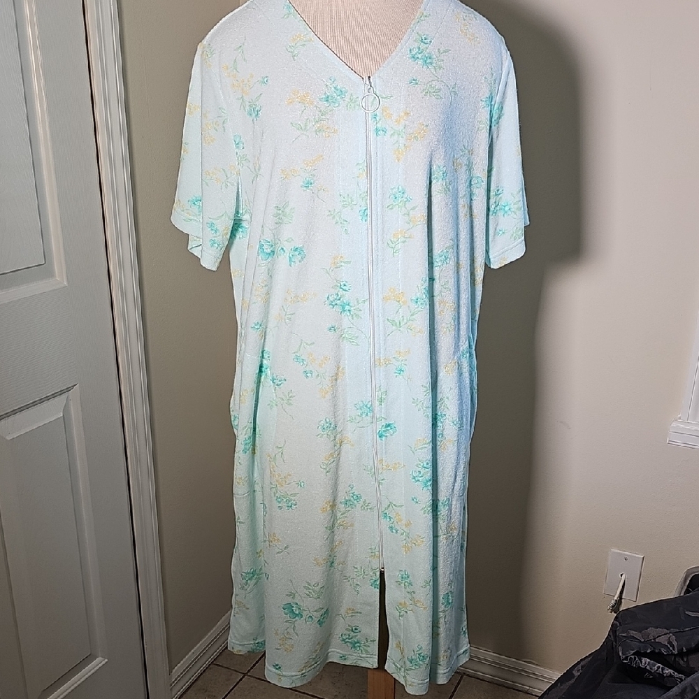 Miss Elaine Pastel Floral Lounge Dress/robe. Zip Up Big Pockets Short Sleeves Lg